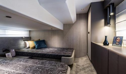 t36Xover_IV-7308-nu83vykxt6ej7zi6j9sw0n5pe7d2d1vf654sao8xig